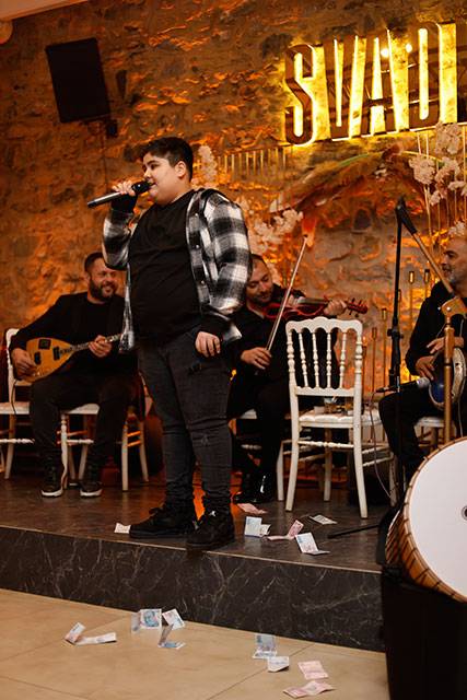 ÜNLÜLERİ BULUŞTURAN SAZLI SÖZLÜ DOĞUM GÜNÜ! 18