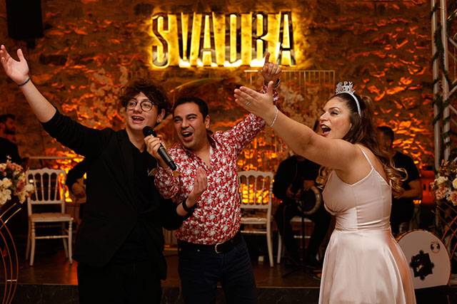 ÜNLÜLERİ BULUŞTURAN SAZLI SÖZLÜ DOĞUM GÜNÜ! 19