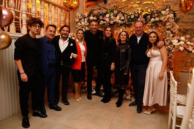 ÜNLÜLERİ BULUŞTURAN SAZLI SÖZLÜ DOĞUM GÜNÜ! 6