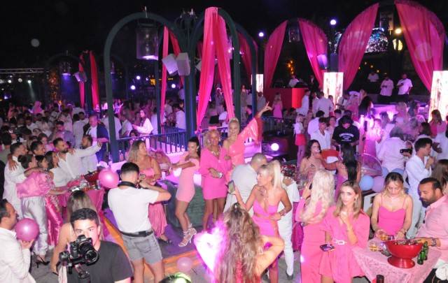 İSTANBUL BOĞAZI’NDA BARBİE FIRTINASI 17