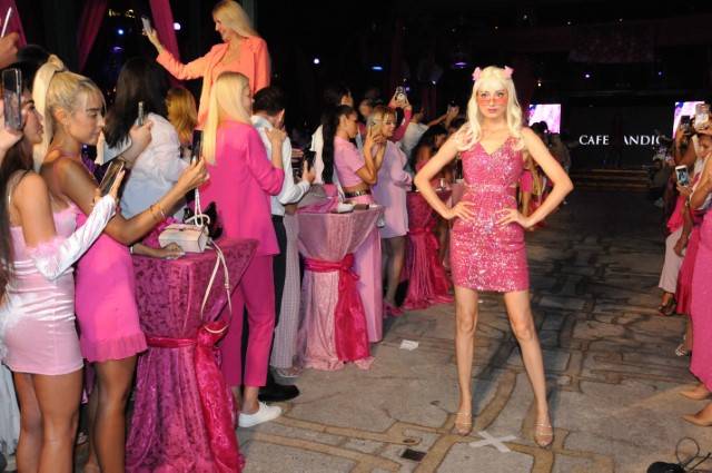 İSTANBUL BOĞAZI’NDA BARBİE FIRTINASI 9