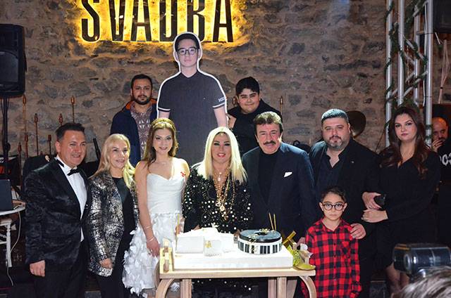 Seda Bozkurt - Sedat Sakarya... İKİZ KARDEŞLERE GÖRKEMLİ 40. DOĞUM GÜNÜ! 7