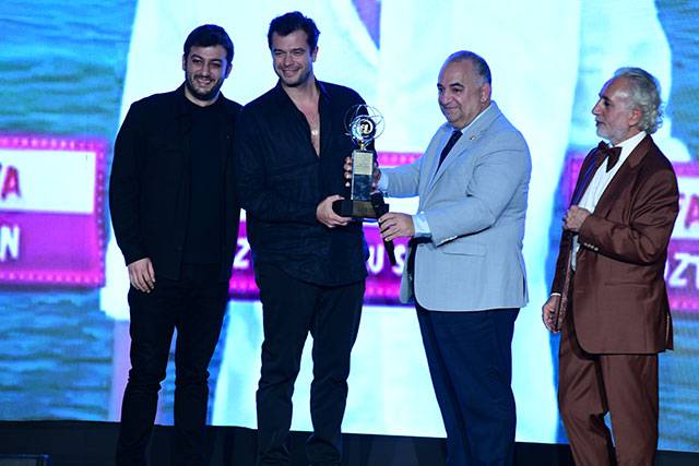 Magazinci.com 24.Yıl Yılın En İyileri Ödüllleri... SAHİPLERİNİ BULDU! 13