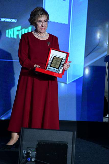 Magazinci.com 24.Yıl Yılın En İyileri Ödüllleri... SAHİPLERİNİ BULDU! 22