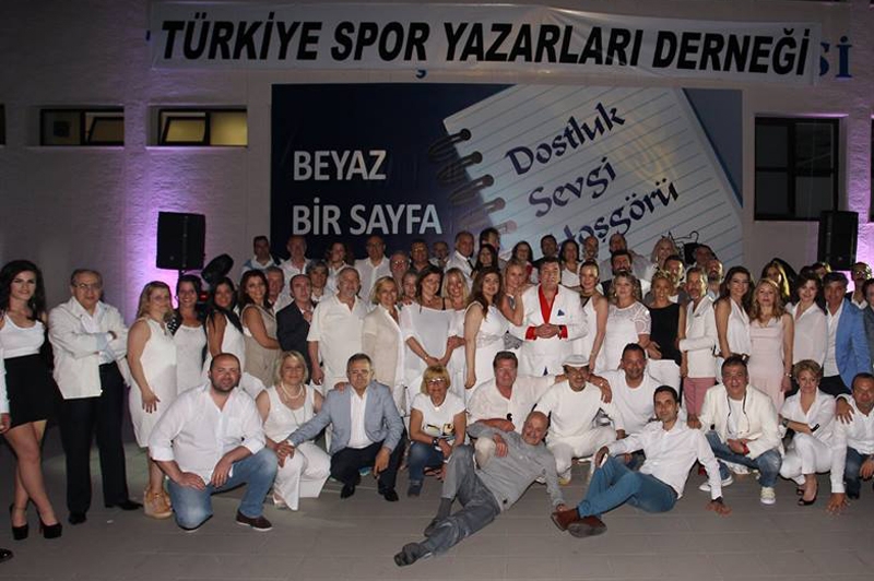 TSYD… “BEYAZ GECE”DE YILDIZLAR GEÇİDİ…