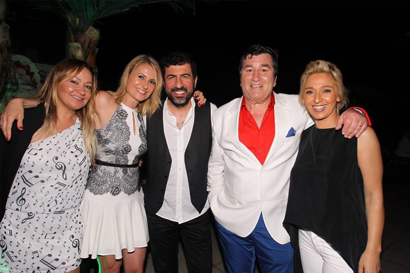 TSYD… “BEYAZ GECE”DE YILDIZLAR GEÇİDİ…