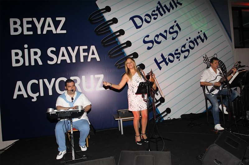 TSYD… “BEYAZ GECE”DE YILDIZLAR GEÇİDİ…