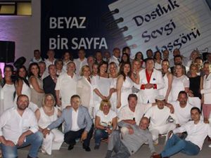 TSYD… “BEYAZ GECE”DE YILDIZLAR GEÇİDİ…
