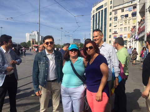 LGBTİ ONUR YÜRÜYÜŞÜNE ÜNLÜ DESTEĞİ!