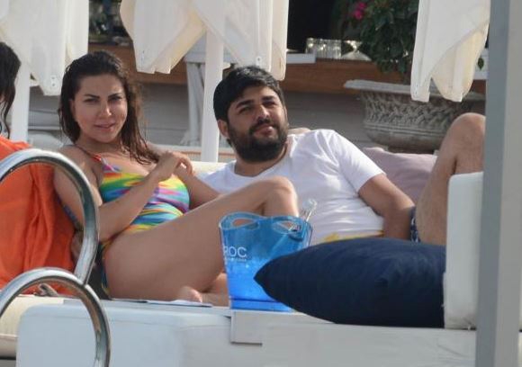 Ebru Yaşar... BALAYINDA CESUR KARELER!
