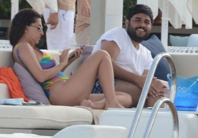 Ebru Yaşar... BALAYINDA CESUR KARELER!