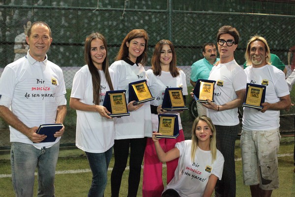 DOWN SENDROMLU ÇOCUKLARLA SANATÇILAR İFTARDA BULUŞTU !.. 9