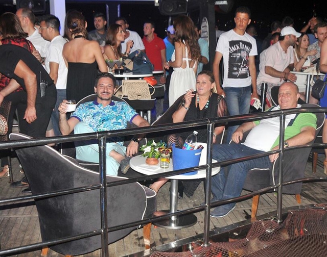 Asena... SAHNE IŞILTISINDA J'ADORE İMZASI!