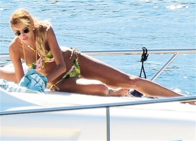 Özge Ulusoy... TEKNEDE SERESERPE!