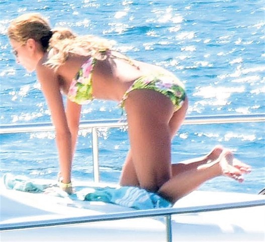 Özge Ulusoy... TEKNEDE SERESERPE!
