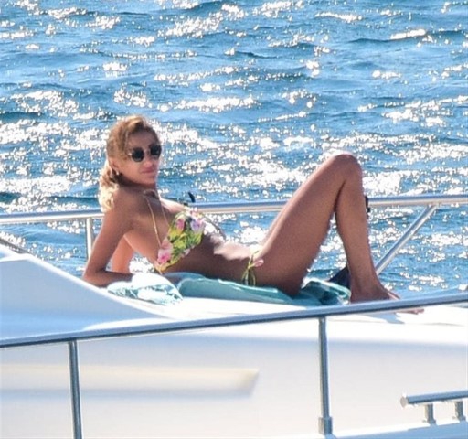 Özge Ulusoy... TEKNEDE SERESERPE!