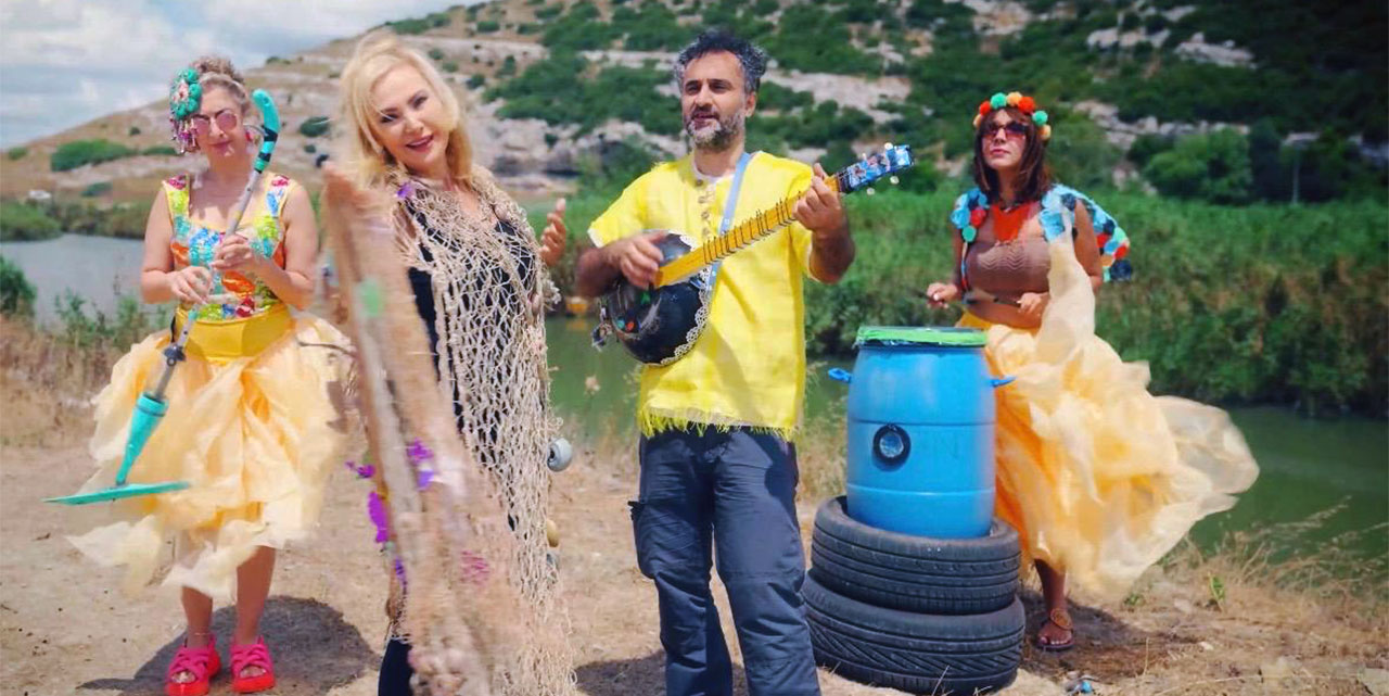 Fungistanbul- Zeliha Sunal… BU ŞARKI TAMAMEN ATIK ENSTRUMANLARDAN OLUŞTU!