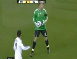 Futbol...KALECİ TOPU KAPTIRINCA GOLU YEDİ!...