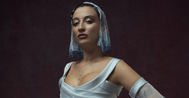 Melike Şahin... ANNE OLMADAN ÖNCE YENİ ŞARKI; 'ÖLMEM ÖLEMEM'