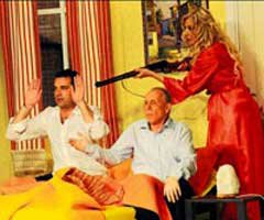 Çiğdem Tunç... SAHNEYE GECELİKLE ÇIKTI!