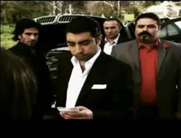 Bir reklamcılık dehası daha !..  ÇAKMA(!) "KURTLAR VADİSİ" TV'LERDEN "VETO" YEDİ...