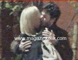 flaş...özel haber.../Charlize Theron-Keanu Reeves...RESTAURANTTA DUDAK DUDAĞA!...