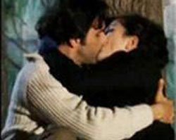 Yaprak Dökümü... FERHUNDE'DEN EN ATEŞLİ ÖPÜŞME!