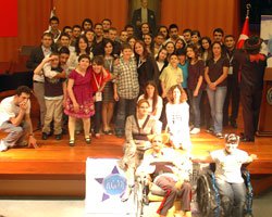 ENGELLİLERE HEDİYE DEĞİL, SEVGİ VERDİLER!