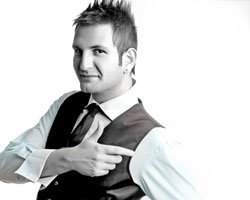 Şafak Yaşar... SES RENGİYLE DİKKAT ÇEKİYOR!