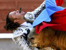 MATADOR BOYNUNDAN BOYNUZLANDI!...