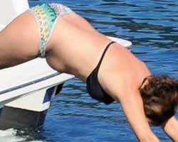 Hulya Avşar... BİKİNİSİNDEN TAŞTI!