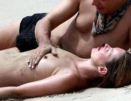 özel haber.../Kate Moss...SEZONU VE GÖĞÜSLERİNİ AÇTI!...