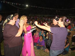 Elif Karlı... ADANA'DA ŞARKI YERİNE YEMEK TARİFİ İSTEDİLER !.