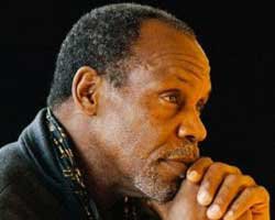 "Newyork'ta Beş Minare"... SON BOMBASI DANNY GLOVER!