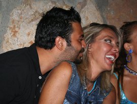 Ahu Tuğba-Caner... OOOO ! BU NE SAMİMİYET ?..