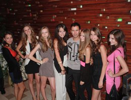 Berksan? YABANCI MODELLER YAKASINA YAPIŞTILAR !..