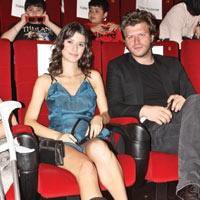 Beren Saat-Kıvanç Tatlıtuğ... OYUNCAKLARA SES VERDİLER!