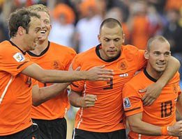 HOLLANDA ŞAŞIRTMADI 2-1... GOLLER !...