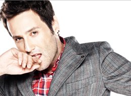 Metin Arolat; besteci,söz yazarı, yorumcu, yönetmen ama? BU ALBÜMDE "ÇOK DAHA ÖTESİ"