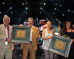 Türkan Şoray-Kadir İnanır... "SEVGİ BARIŞ DOSTLUK" ÖDÜLÜ ALDILAR!