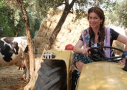 İpek Tuzcuoğlu... EKRANLARA DÜRİYE OLARAK DÖNÜYOR!