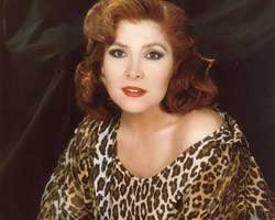 Yüksel Uzel... SAHNE KOSTÜMLERİ DÜNYANIN BİR UCUNDAN GELİYOR!