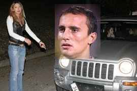 Yeşim Erçetin-Sertan... ŞARKICI MANKEN; FUTBOLCUYA ÇARPTI...