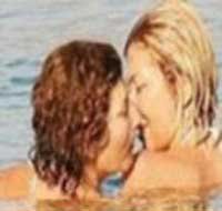 Şebnem Bozoklu-Hülya Aydın... LEZBİYEN ÖPÜCÜK MÜ?