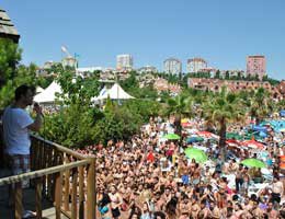 AQUA DOLPHİN'DE ÖZGÜN ŞOV!