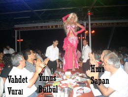 Vahdet Vural-Yunus Bülbül-Huri Sapan...  NOSTALJİK SANATÇILAR DANSÖZ OYNATTI...