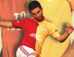 GALATASARAY'IN YENİ FORMALARI TANITILDI !....