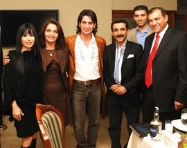 AÇILIŞI SANATÇILAR YAPTI?