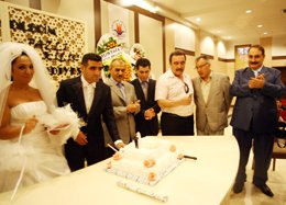 Eyüp Koçak-Nurgül Şahballı... TÜRKÜCÜNÜN NİKAHINDA ÜNLÜLER ŞAHİT OLDU..