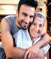 Tarkan... BODRUM KONSERİ ÖNCESİ MÜZEYYEN SENAR'DAN HELALLİK ALDI...